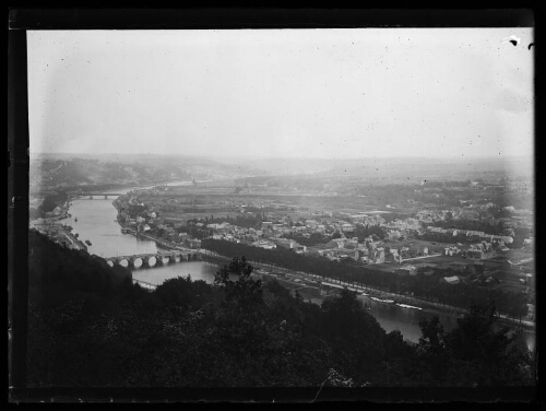 Vue prise de la Moselle de Namur vers l’aval de Meuse (rivière)